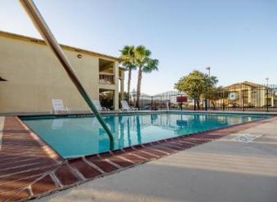 фото отеля Days Inn and Suites Huntsville (Texas)