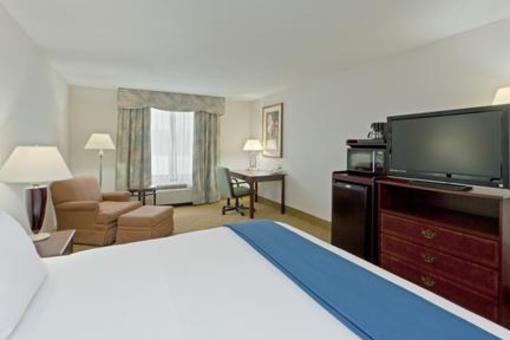 фото отеля Holiday Inn Express Lordstown Newton Falls Warren