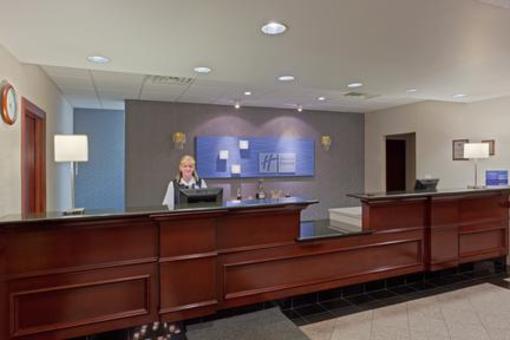 фото отеля Holiday Inn Express Lordstown Newton Falls Warren