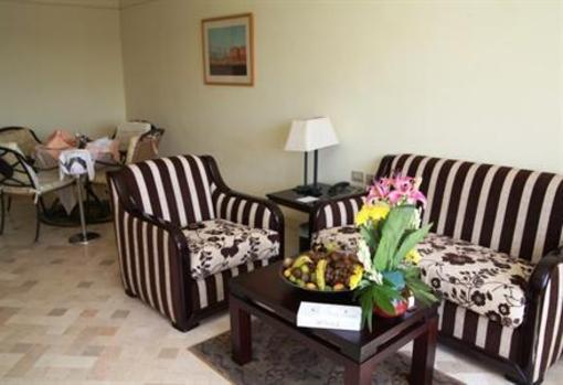 фото отеля Royal Rojana Resort