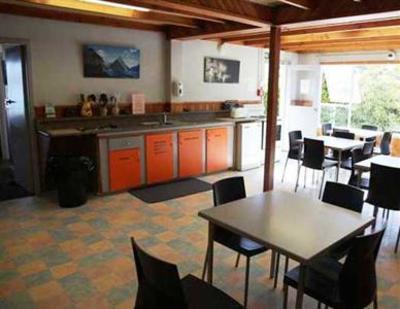 фото отеля Te Anau Lakefront Backpackers