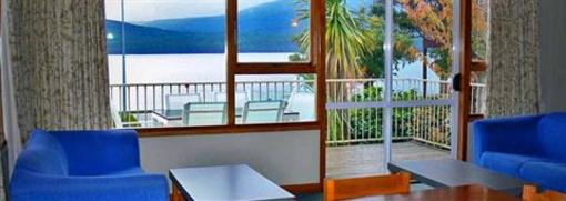 фото отеля Te Anau Lakefront Backpackers