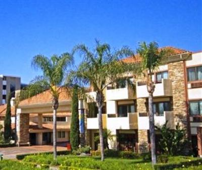 фото отеля Tropicana Inn & Suites