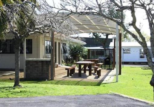 фото отеля Manukau Top 10 Holiday Park