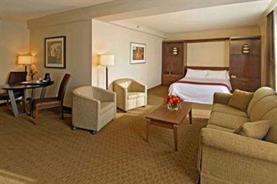 фото отеля BEST WESTERN PLUS Lamplighter Inn and Conference Centre