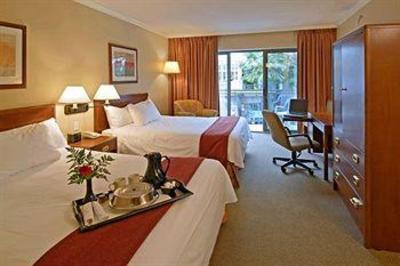 фото отеля BEST WESTERN PLUS Lamplighter Inn and Conference Centre