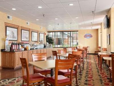 фото отеля Baymont Inn & Suites Jefferson City