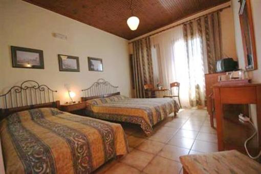 фото отеля Helena Hotel Chania