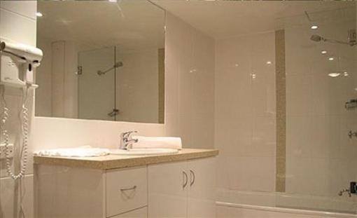 фото отеля Genesis Holiday Apartments Gold Coast