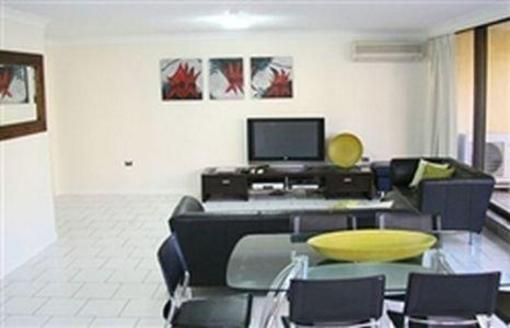 фото отеля Genesis Holiday Apartments Gold Coast