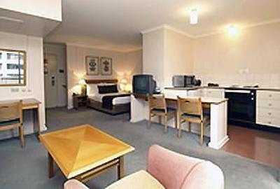 фото отеля Oaks Hyde Park Plaza