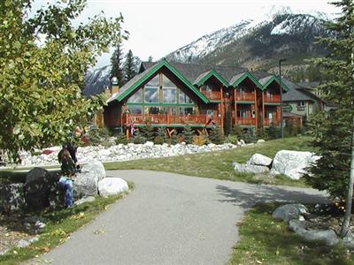 фото отеля A Bear and Bison Canadian Country Inn