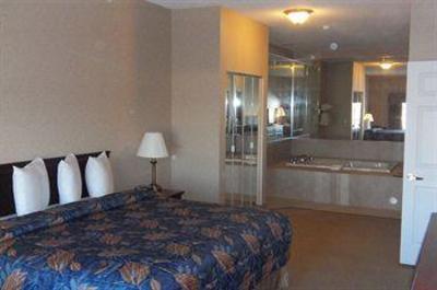 фото отеля Town & Country Inn and Suites