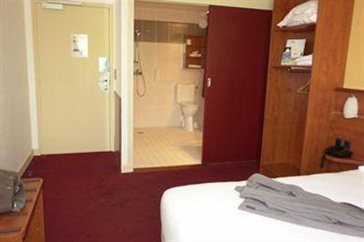 фото отеля Brit Hotel Le Villeneuve Saint-Gregoire