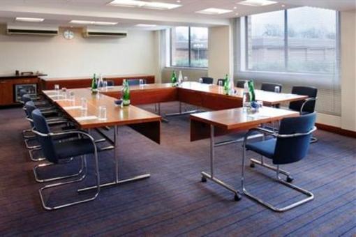 фото отеля Holiday Inn Peterborough West