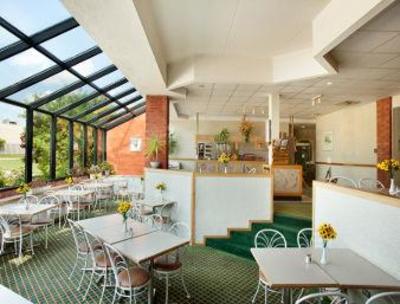 фото отеля Travelodge London South