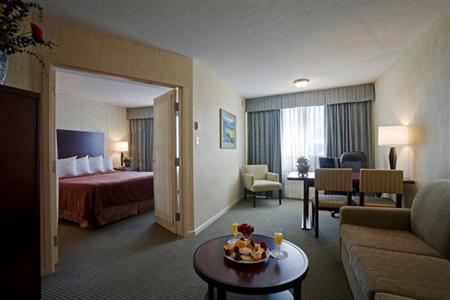 фото отеля Quality Suites Toronto Airport