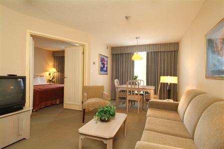 фото отеля Quality Suites Toronto Airport