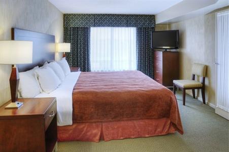 фото отеля Quality Suites Toronto Airport