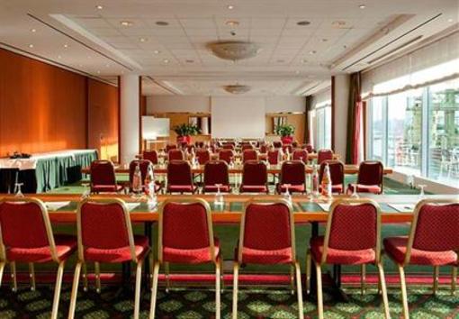 фото отеля Courtyard by Marriott Duesseldorf Hafen