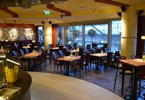 фото отеля Courtyard by Marriott Duesseldorf Hafen