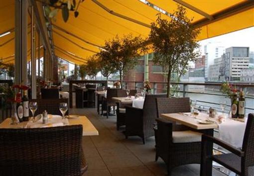 фото отеля Courtyard by Marriott Duesseldorf Hafen