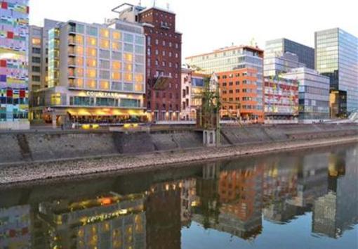 фото отеля Courtyard by Marriott Duesseldorf Hafen