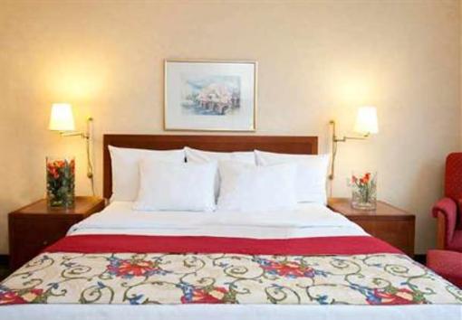 фото отеля Courtyard by Marriott Duesseldorf Hafen