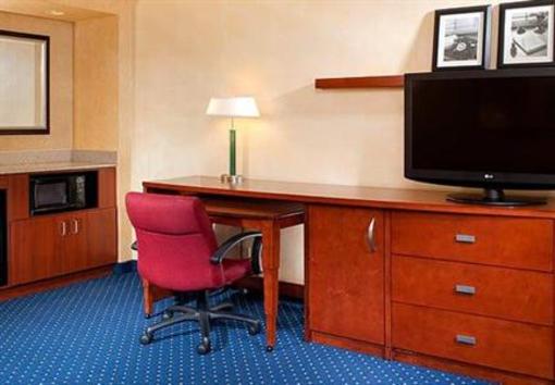 фото отеля Courtyard by Marriott Detroit Dearborn