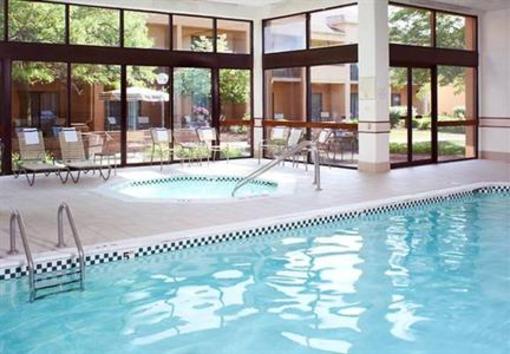 фото отеля Courtyard by Marriott Detroit Dearborn