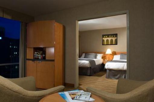 фото отеля Delta Vancouver Suites Hotel