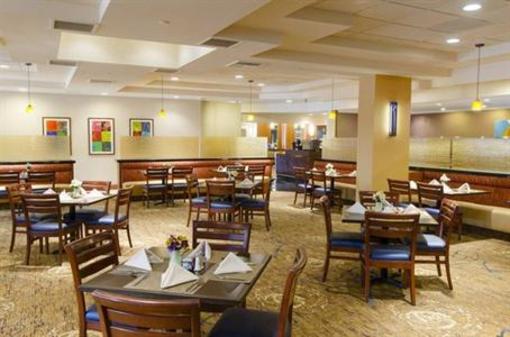 фото отеля Doubletree Carson Civic Plaza