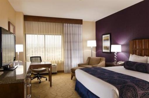 фото отеля Doubletree Carson Civic Plaza