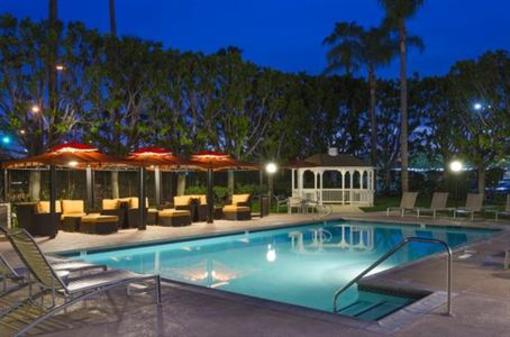 фото отеля Doubletree Carson Civic Plaza