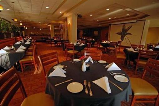 фото отеля Doubletree Carson Civic Plaza