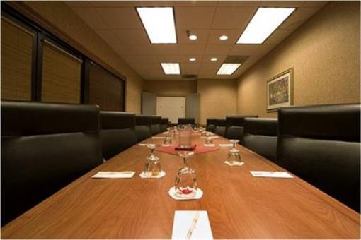 фото отеля Doubletree Carson Civic Plaza