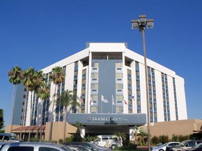 фото отеля Doubletree Carson Civic Plaza