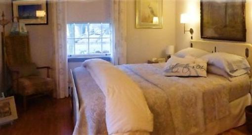 фото отеля Omstead's On Erie B&B