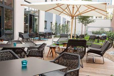 фото отеля Motel One Düsseldorf-Hauptbahnhof