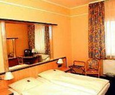 фото отеля Hotel Am Eichwald Bad Soden