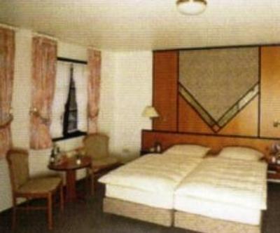 фото отеля Hotel Zur Post Wermelskirchen