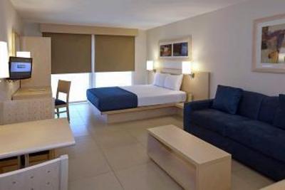 фото отеля City Express Playa del Carmen