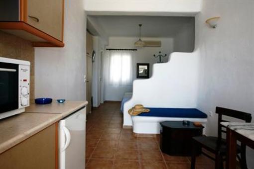 фото отеля Yakinthos Residence