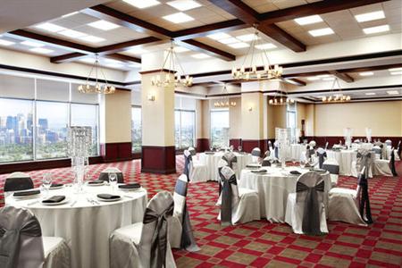 фото отеля Four Points by Sheraton Calgary Airport