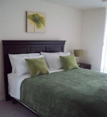 фото отеля Whitehall Suites