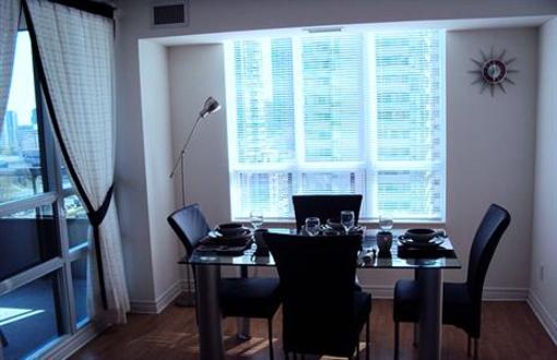 фото отеля Whitehall Suites