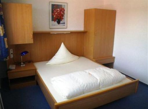 фото отеля Hotel Stadt Baunatal