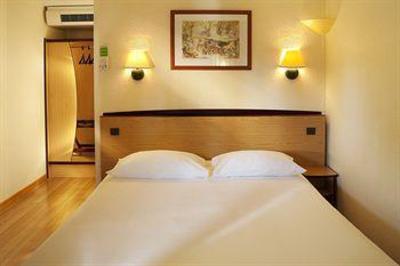 фото отеля Campanile Hotel Senlis
