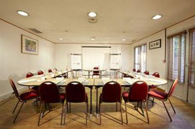 фото отеля Campanile Hotel Senlis