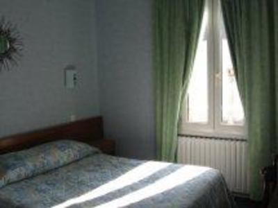 фото отеля Hotel Le Chalet Ouistreham